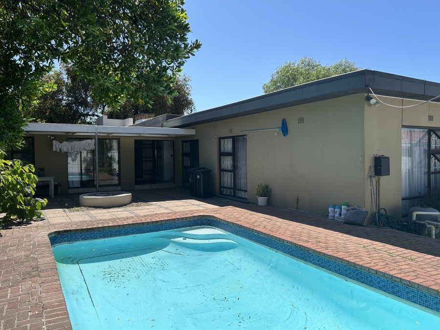 To Let 4 Bedroom Property for Rent in St Michaels Western Cape